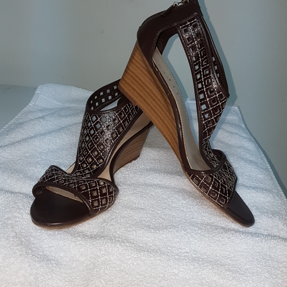Size 7 Nine and Co. By Nine West wedge sandal - Picture 2 of 7